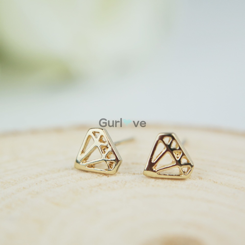 Diamond Shape MInimalist Earrings - Picture 3 of 4